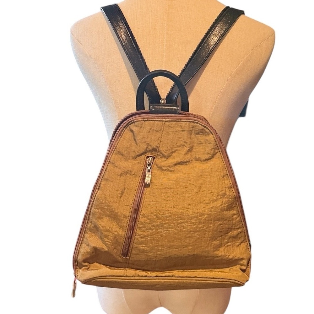 Baggallini Tan Crinkle Nylon Convertible Backpack Sling Bag‎ Organizer Purse